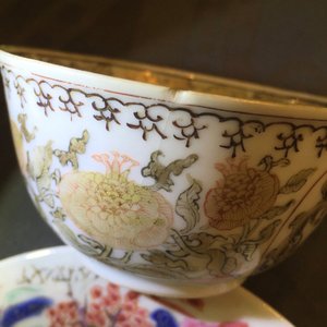 A nice set of three Chinese porcelain cups and two saucers, Yongzheng-Qianlong, 18th C. — photo 16