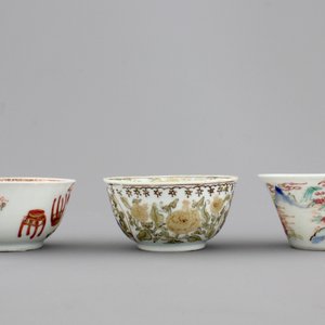A nice set of three Chinese porcelain cups and two saucers, Yongzheng-Qianlong, 18th C. — photo 7