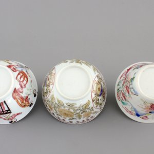 A nice set of three Chinese porcelain cups and two saucers, Yongzheng-Qianlong, 18th C. — photo 9