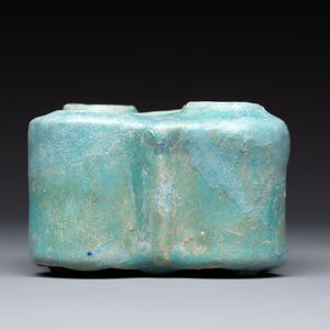 A Nishapur turquoise-glazed bowl, an inkwell and an incense burner or lantern, Iran, 10/12th C. — photo 16