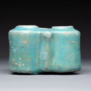 A Nishapur turquoise-glazed bowl, an inkwell and an incense burner or lantern, Iran, 10/12th C. — photo 18