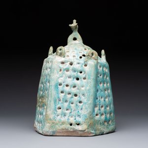 A Nishapur turquoise-glazed bowl, an inkwell and an incense burner or lantern, Iran, 10/12th C. — photo 4