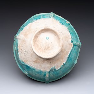 A Nishapur turquoise-glazed bowl, an inkwell and an incense burner or lantern, Iran, 10/12th C. — photo 13