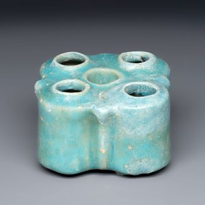 A Nishapur turquoise-glazed bowl, an inkwell and an incense burner or lantern, Iran, 10/12th C. — photo 14