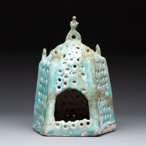 A Nishapur turquoise-glazed bowl, an inkwell and an incense burner or lantern, Iran, 10/12th C. — photo 2