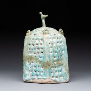 A Nishapur turquoise-glazed bowl, an inkwell and an incense burner or lantern, Iran, 10/12th C. — photo 3