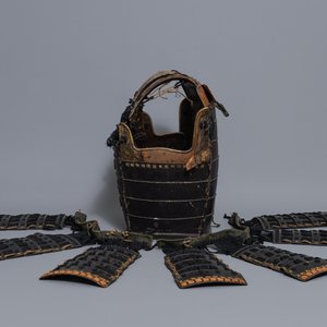 A number of pieces from a Japanese samurai suit of armour, Edo, 18th C. — 照片 3