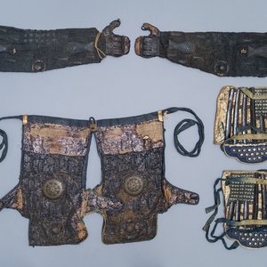 A number of pieces from a Japanese samurai suit of armour, Edo, 18th C. — 照片 7