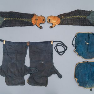 A number of pieces from a Japanese samurai suit of armour, Edo, 18th C. — 照片 8