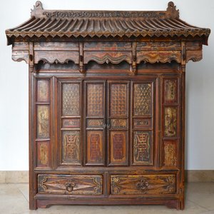 A painted and gilt wood house altar, China, 19th C. — 照片 2