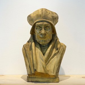 A painted carved wood bust of a nobleman, 19/20th C., Bruges — photo 1