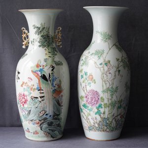 A pair and two individual Chinese famille rose vases with birds and butterflies among flowers, 19th C. — 照片 7