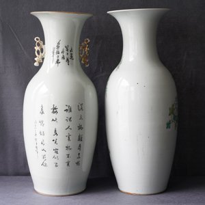 A pair and two individual Chinese famille rose vases with birds and butterflies among flowers, 19th C. — 照片 8
