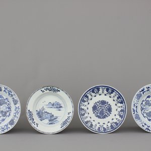 A pair and two single Chinese porcelain blue and white plates, 18th C. — photo 1