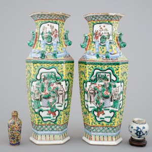 A pair of 19th C. Chinese famille jaune hexagonal vases, a cloisonne snuff bottle and a Ming Dynasty jarlet — foto 2