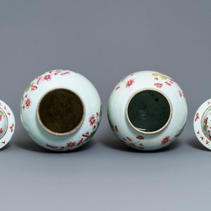 A pair of and a single Chinese famille rose covered vase with floral design, 19th C. — 照片 5