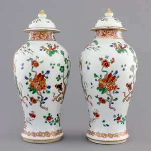 A pair of armorial porcelain vases with cover, Samson, 19th C. — 照片 2
