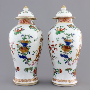 A pair of armorial porcelain vases with cover, Samson, 19th C. — 照片 4