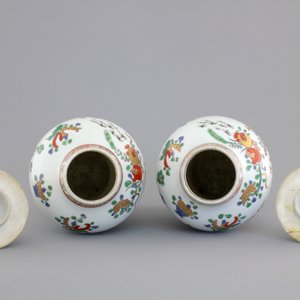 A pair of armorial porcelain vases with cover, Samson, 19th C. — 照片 5