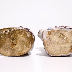 A pair of blue and manganese Brussels faience models of dogs, 18th C. — 照片 6