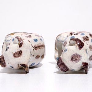 A pair of blue and manganese Brussels faience models of dogs, 18th C. — 照片 7