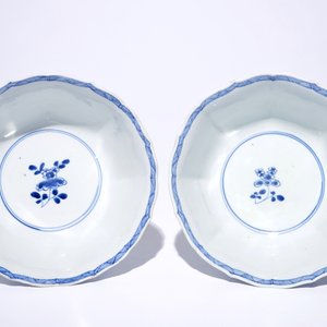 A pair of blue and white Chinese fluted octagonal bowls, Kangxi — 照片 5