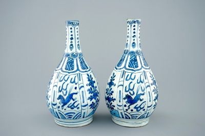 A pair of blue and white Chinese kraak porcelain bottle vases, Wanli, 1573-1619