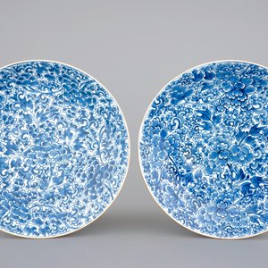 A pair of blue and white Chinese porcelain peony scroll dishes, Kangxi, 18th C. — photo 1