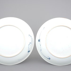 A pair of blue and white Chinese porcelain peony scroll dishes, Kangxi, 18th C. — photo 2