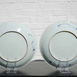 A pair of blue and white Chinese porcelain peony scroll dishes, Kangxi, 18th C. — photo 3