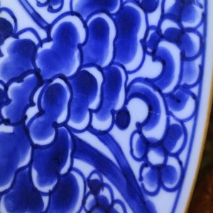 A pair of blue and white Chinese porcelain peony scroll dishes, Kangxi, 18th C. — photo 6