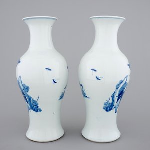 A pair of blue and white Chinese porcelain yenyen vases, 19th C. — photo 3