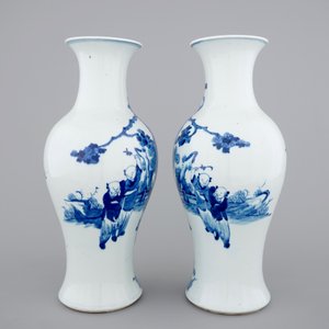 A pair of blue and white Chinese porcelain yenyen vases, 19th C. — photo 4