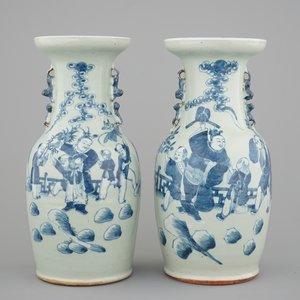 A pair of blue and white Chinese vases on celadon ground with playing boys 19th C. — photo 1