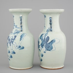 A pair of blue and white Chinese vases on celadon ground with playing boys 19th C. — photo 2