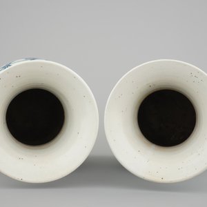 A pair of blue and white Chinese vases with birds among flowers, 19th C. — photo 5