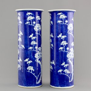 A pair of blue and white Chinese vases with prunus decoration, 19th C. — 照片 4