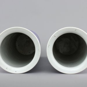 A pair of blue and white Chinese vases with prunus decoration, 19th C. — 照片 5