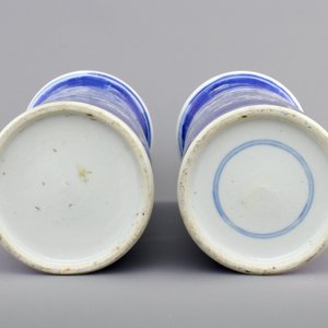 A pair of blue and white Chinese vases with prunus decoration, 19th C. — 照片 6