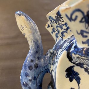 A pair of blue and white Delft-style tulip vases, Samson, France, 19th C. — 照片 17