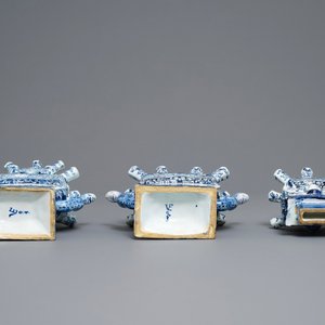 A pair of blue and white Delft-style tulip vases, Samson, France, 19th C. — 照片 6