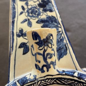 A pair of blue and white Delft-style tulip vases, Samson, France, 19th C. — 照片 9