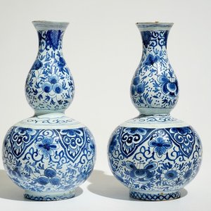 A pair of blue and white double gourd vases in Dutch Delft style, France or The Netherlands, 19th C. — 照片 1