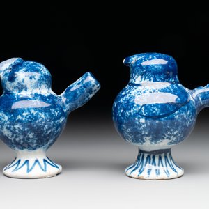 A pair of blue and white Dutch Delft 'bird' whistles, 18th C. — foto 2