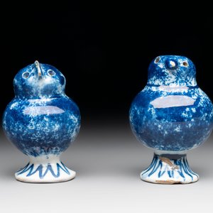 A pair of blue and white Dutch Delft 'bird' whistles, 18th C. — foto 3