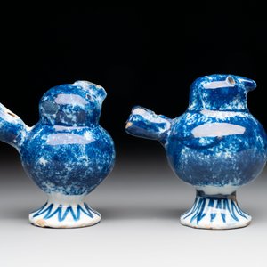 A pair of blue and white Dutch Delft 'bird' whistles, 18th C. — foto 4