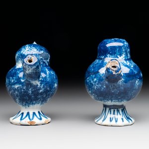 A pair of blue and white Dutch Delft 'bird' whistles, 18th C. — foto 5