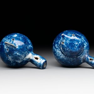 A pair of blue and white Dutch Delft 'bird' whistles, 18th C. — foto 6