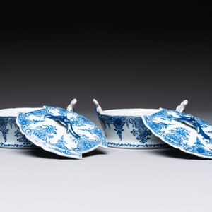 A pair of blue and white Dutch Delft butter tubs and covers, 18th C. — photo 2