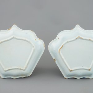 A pair of blue and white Dutch Delft chinoiserie rice table dishes, 17th C. — 照片 2